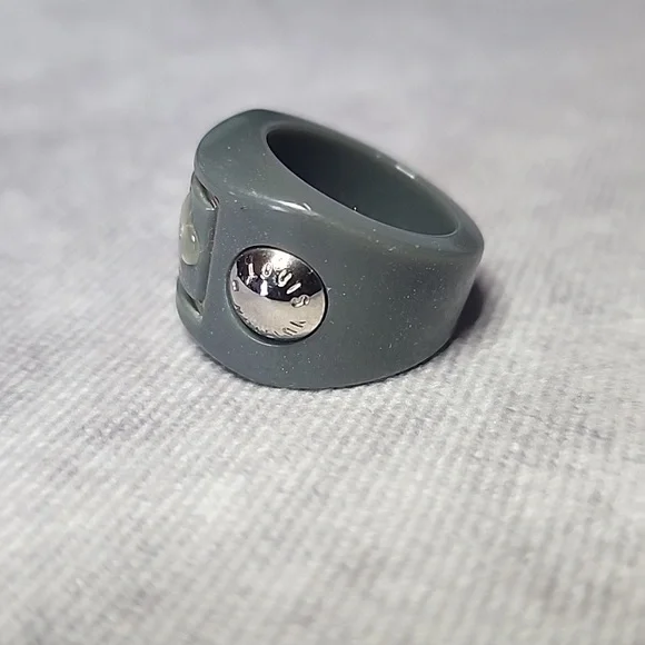 Louis Vuitton Gray Floral Glitter Sparkle Resin Silver Plastic Ring Sz.S/5-6 - Picture 5 of 9